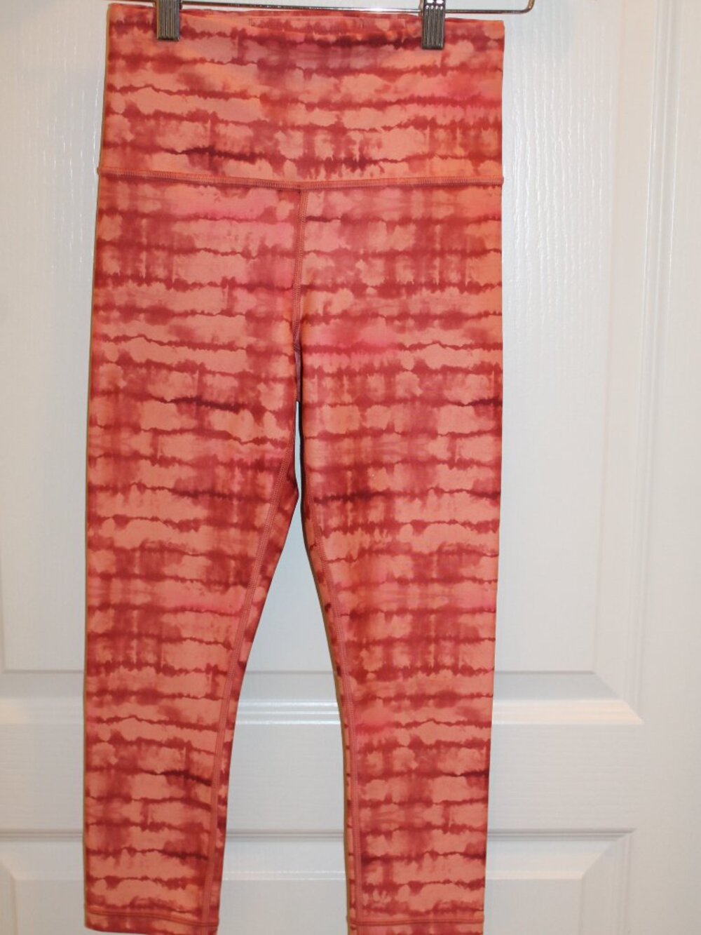 Athleta Elation Printed Capri Leggings Tahiti Island Coral Tie-Dye Pattern XS